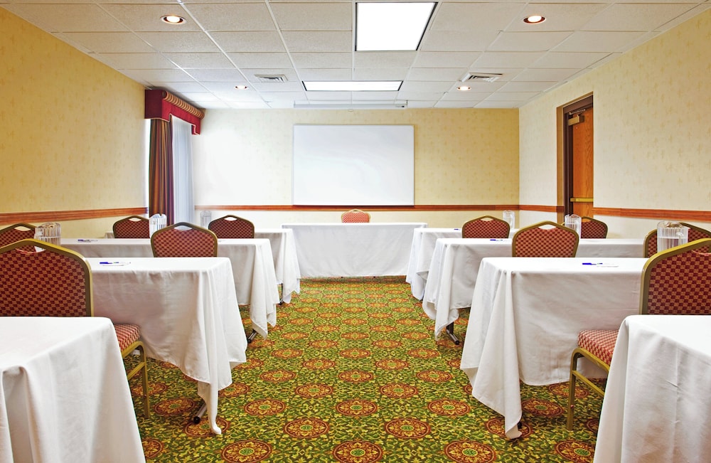 Candlewood Suites Grand Rapids Airport, an IHG Hotel 45/53