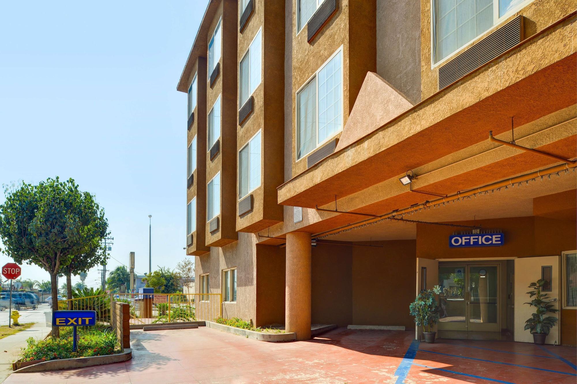 H3 Inn & Suites - LAX Airport 16/17