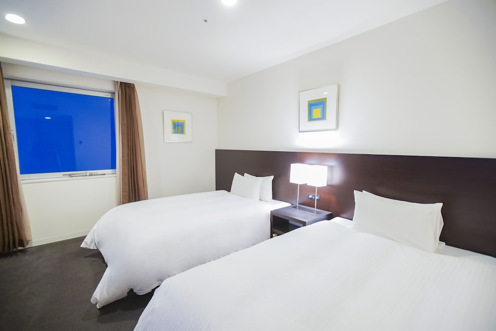 Room, Twin Beds, West Tower