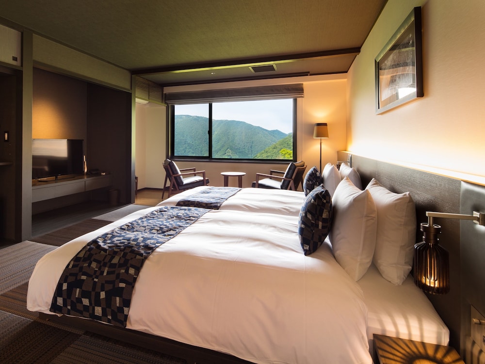 HOLLYWOOD, STANDARD, TWIN BEDS