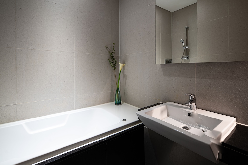 Hotel The Designers Hongdae 75/80