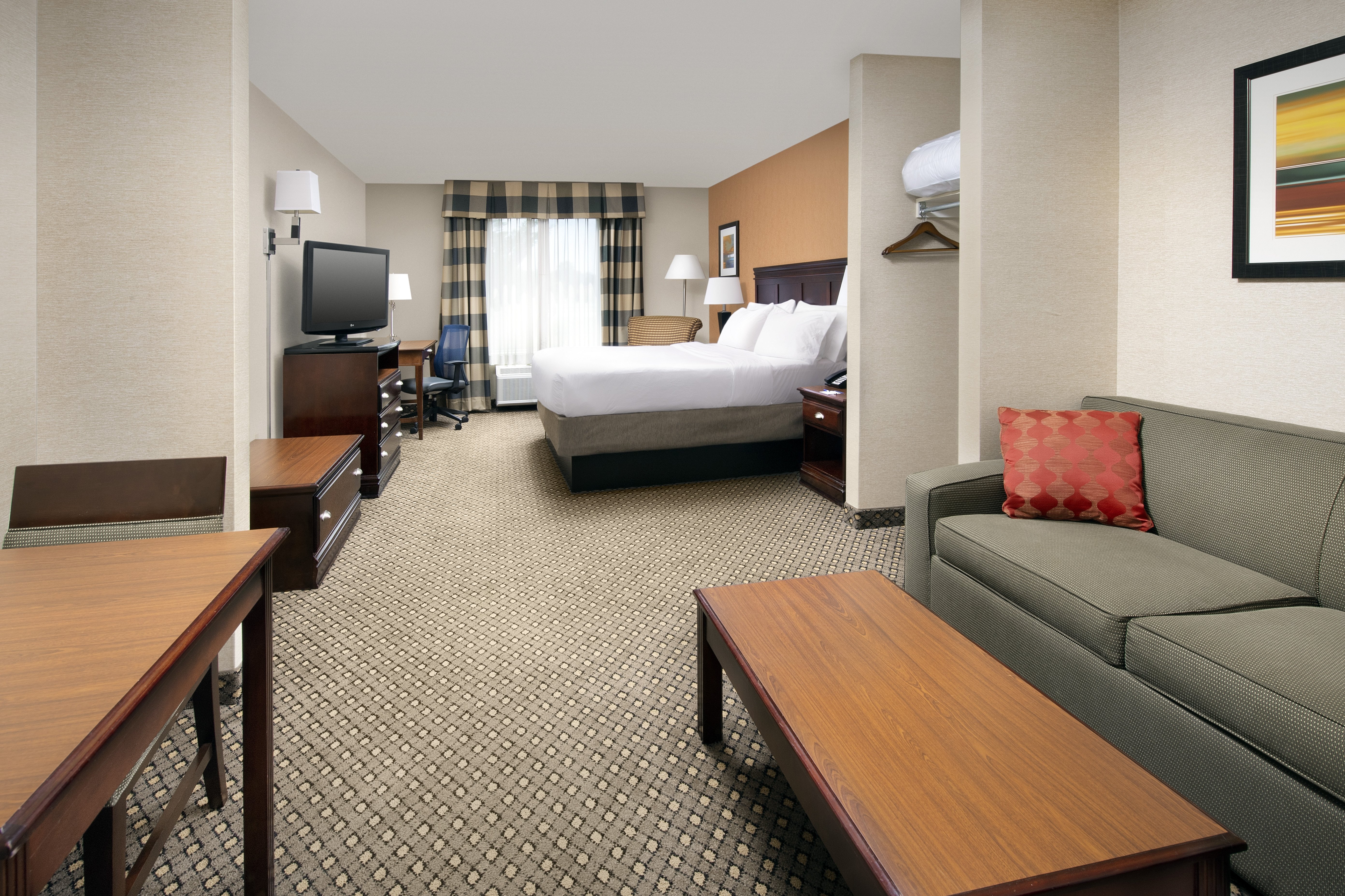 Holiday Inn Express Hotel Suites Chambersburg 48/71