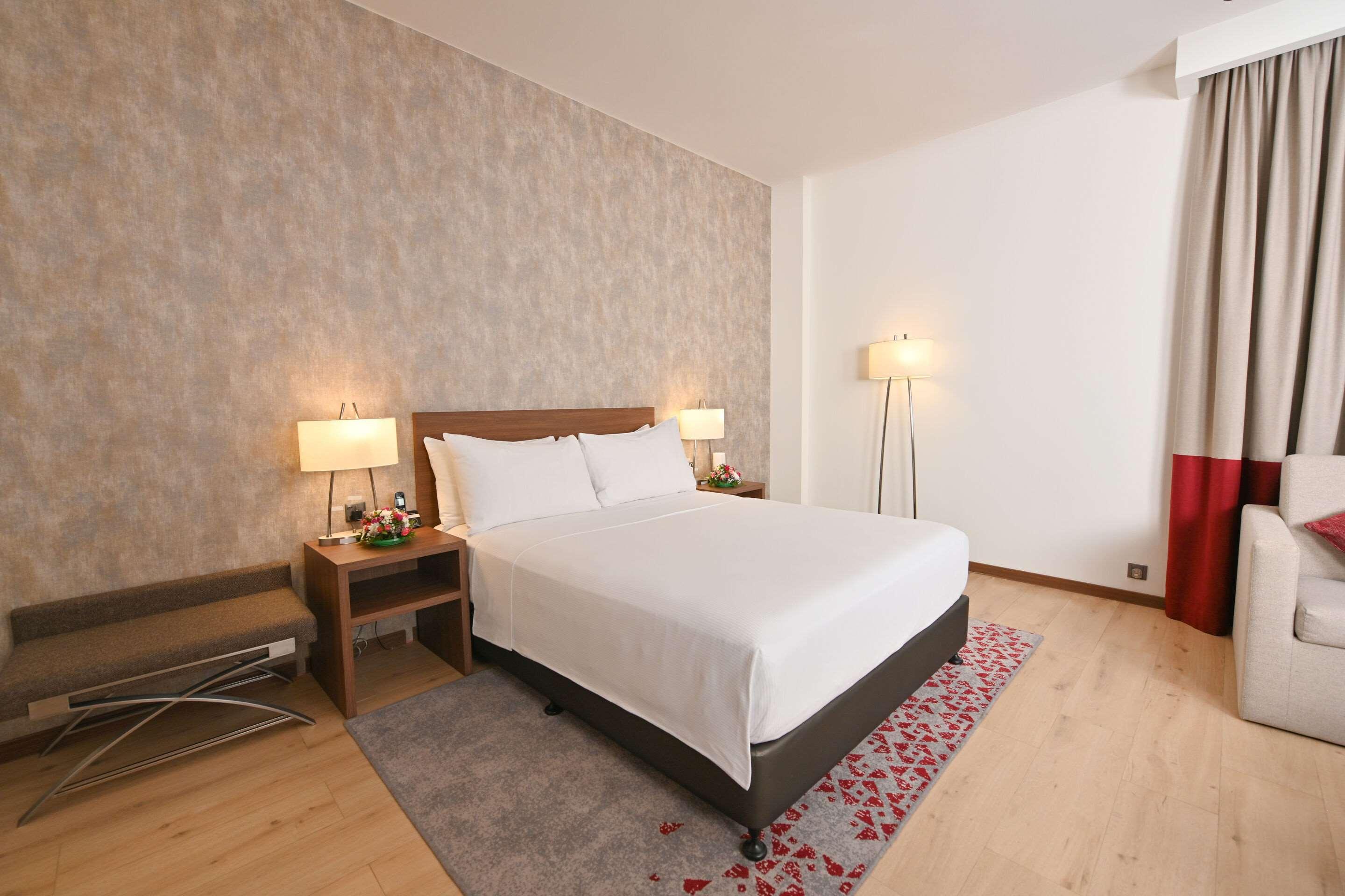 EFFICIENCY, SUITE, KING BED, ACCESSIBLE