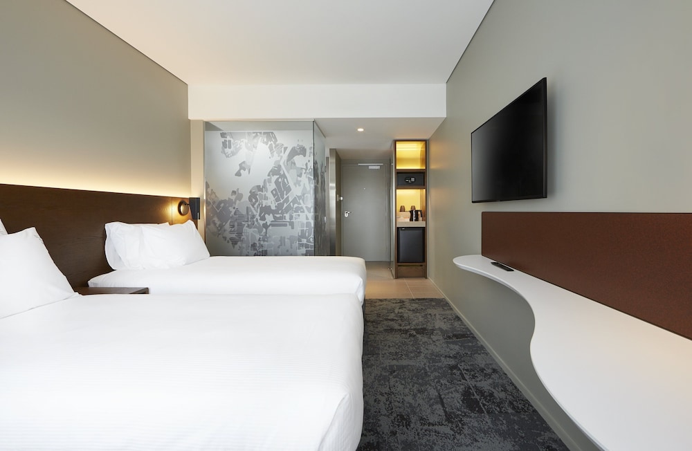 HOLIDAY INN EXPRESS NEWCASTLE 19/63