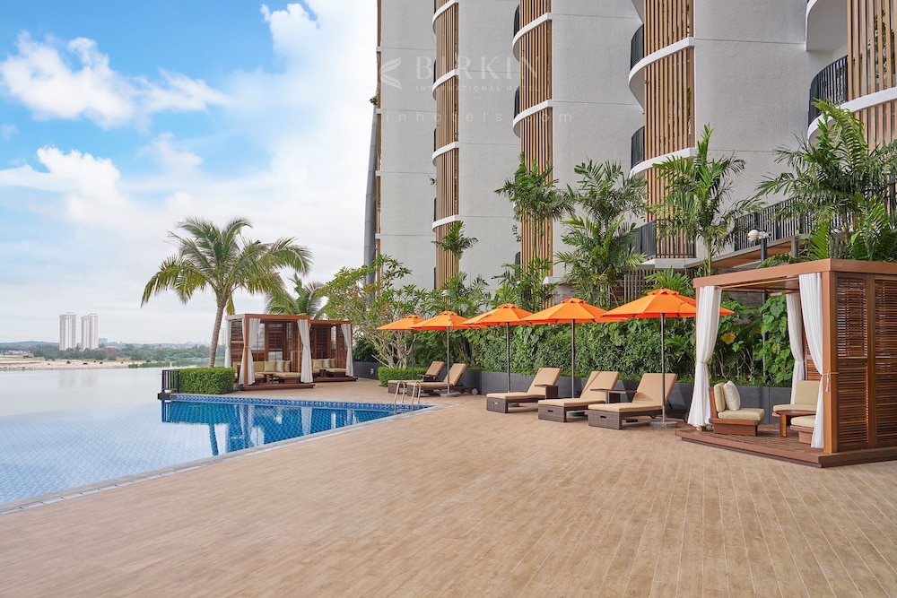 Birkin International Hotel 53/59