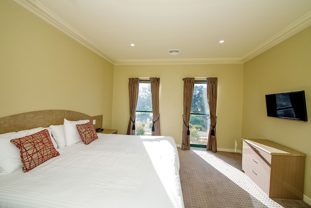 Yarrawonga Mulwala Golf Club Resort 31/86