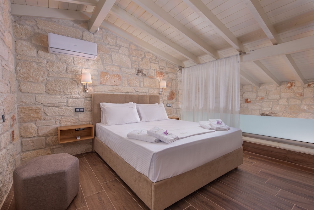 Mint Retreat Suites 4/42