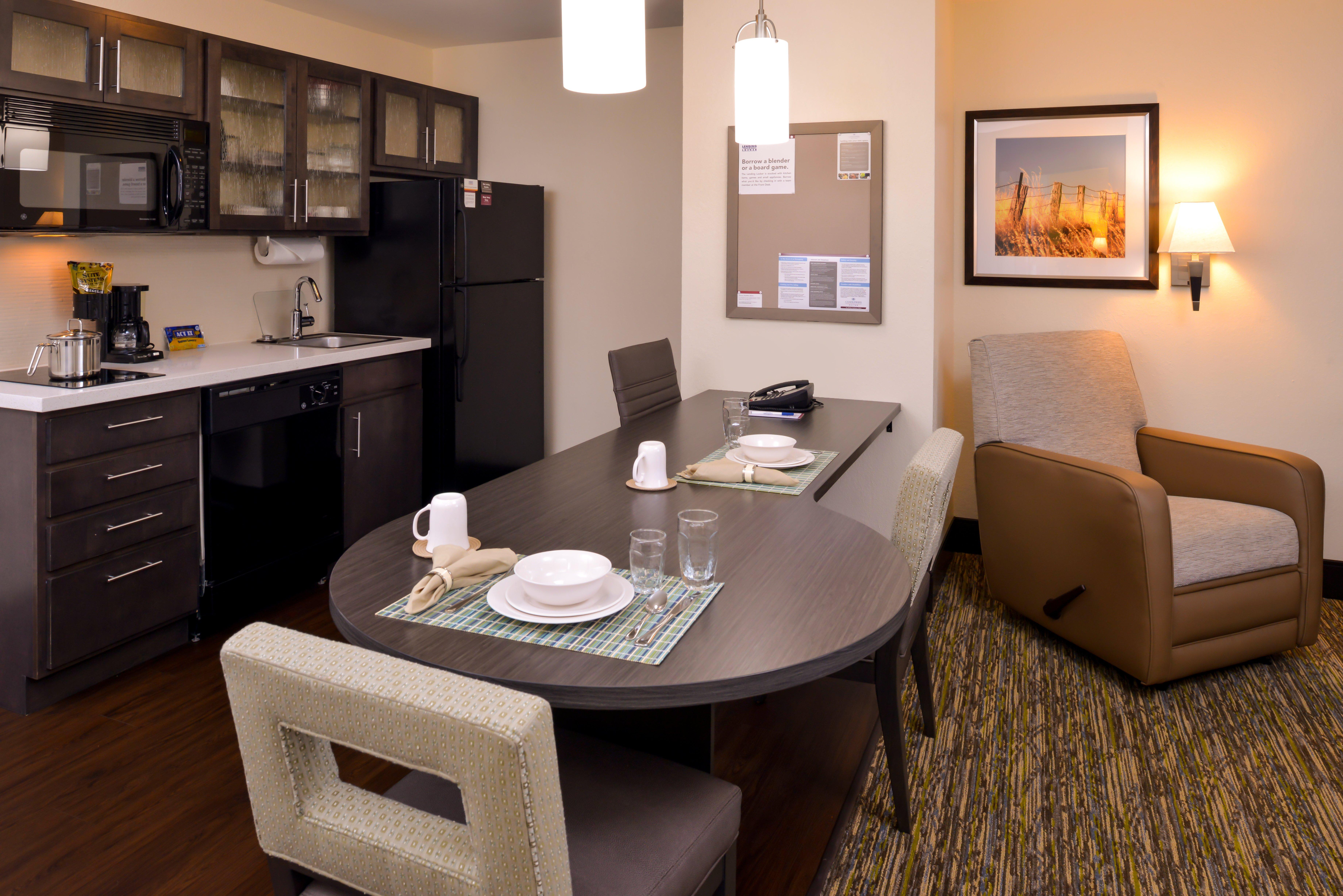 Candlewood Suites Bloomington - Normal an IHG Hotel 19/31