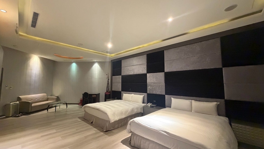 Bali Motel 33/75