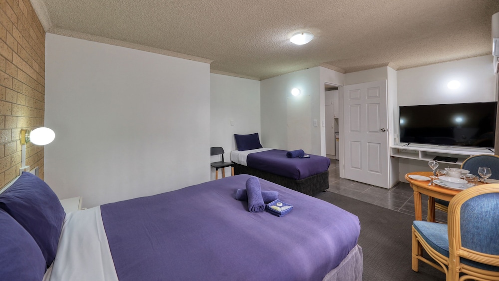 HAMILTON HUME MOTOR INN YASS 12/26