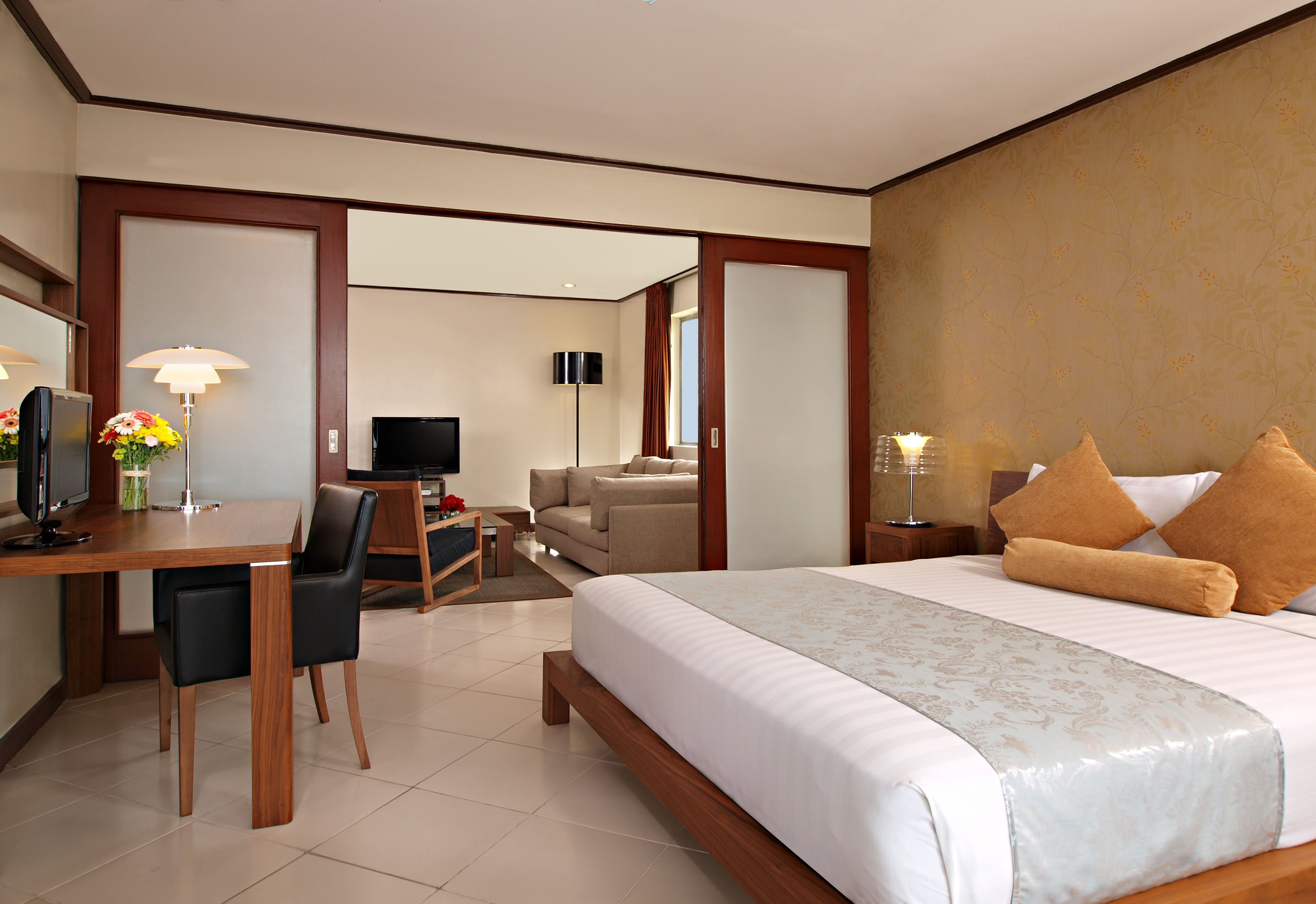 Executive, Suite