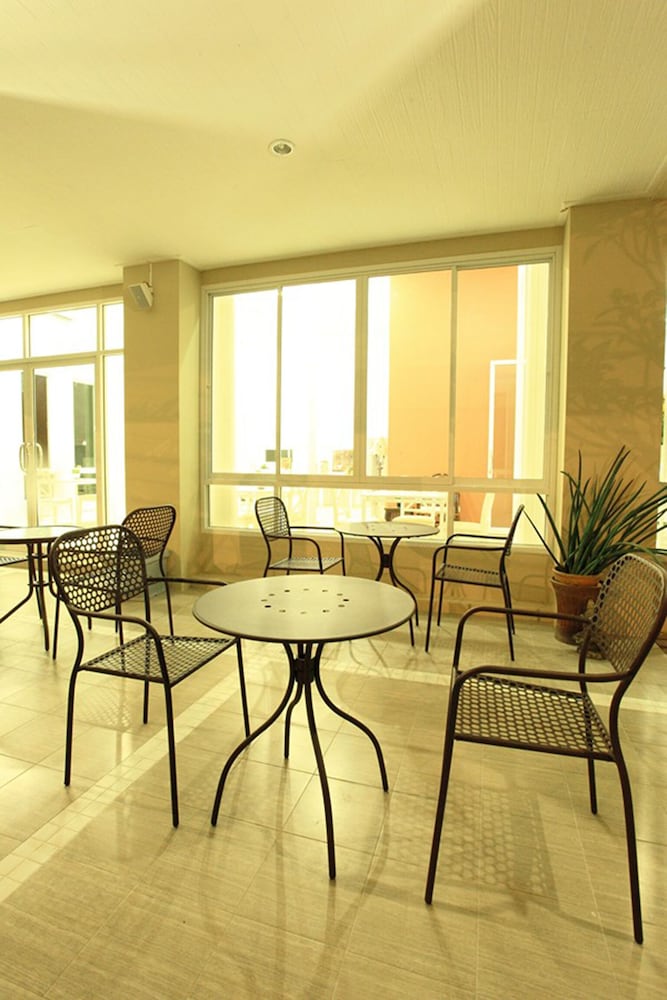 THE TERRACE HOTEL 39/47