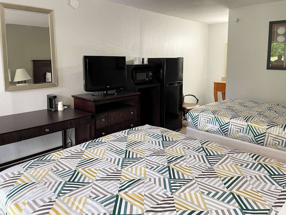 OYO Hotel Wytheville I-77 & I-81 32/40