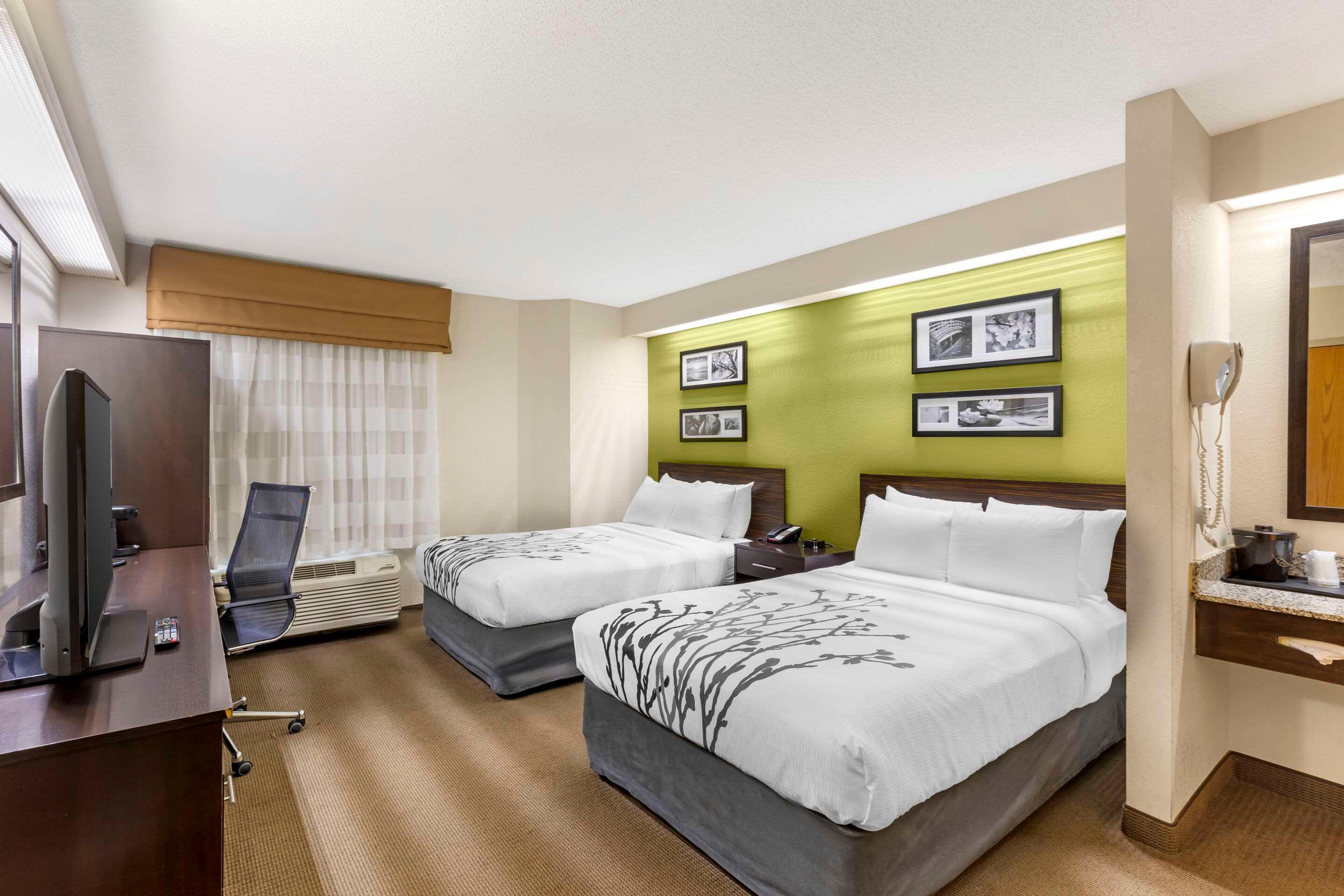 ROOM, 2 DOUBLE BEDS
