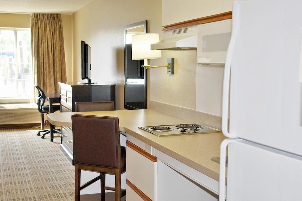 Studio 6 Extended Stay Milwaukee Brookfield WI 56/70