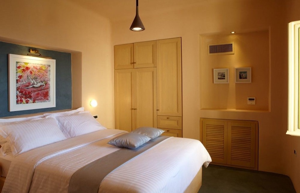 SUPERIOR, STUDIO, SUITE, PRIVATE POOL