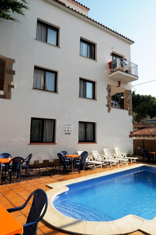 AR CARIBE APTS. 8/64