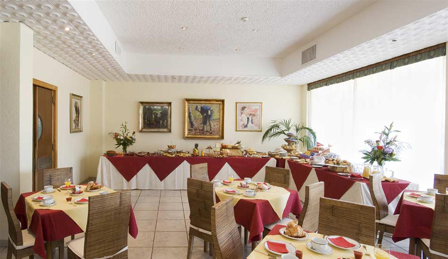 restaurant cafeteria