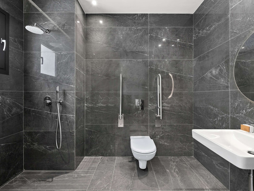 Mercure Larnaca Finikoudes Beach 59/60