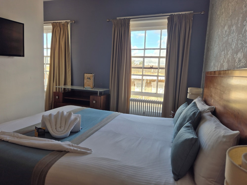 The Great Western Hotel 12/43