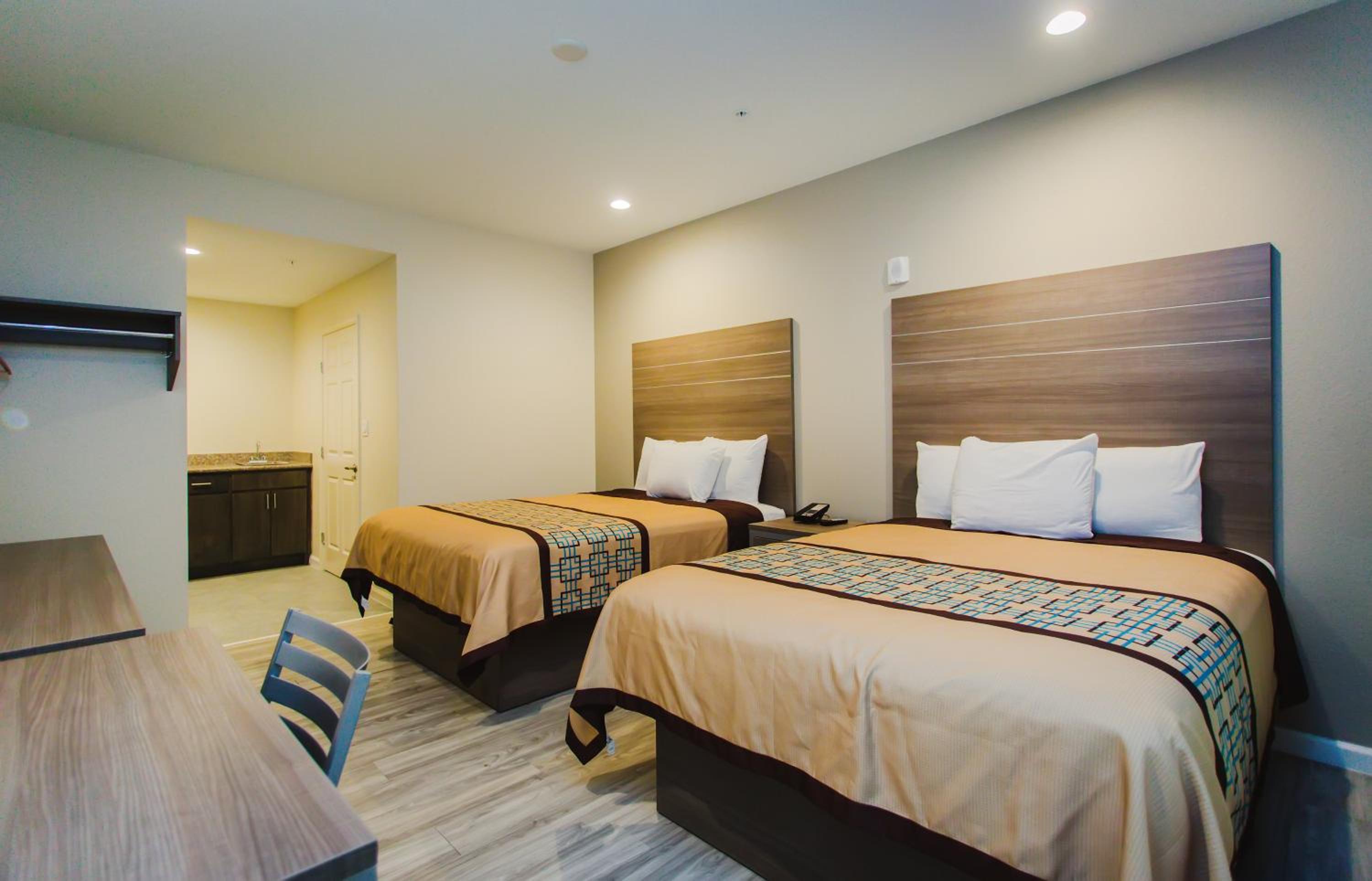 Room, 2 Queen Beds, Smoking