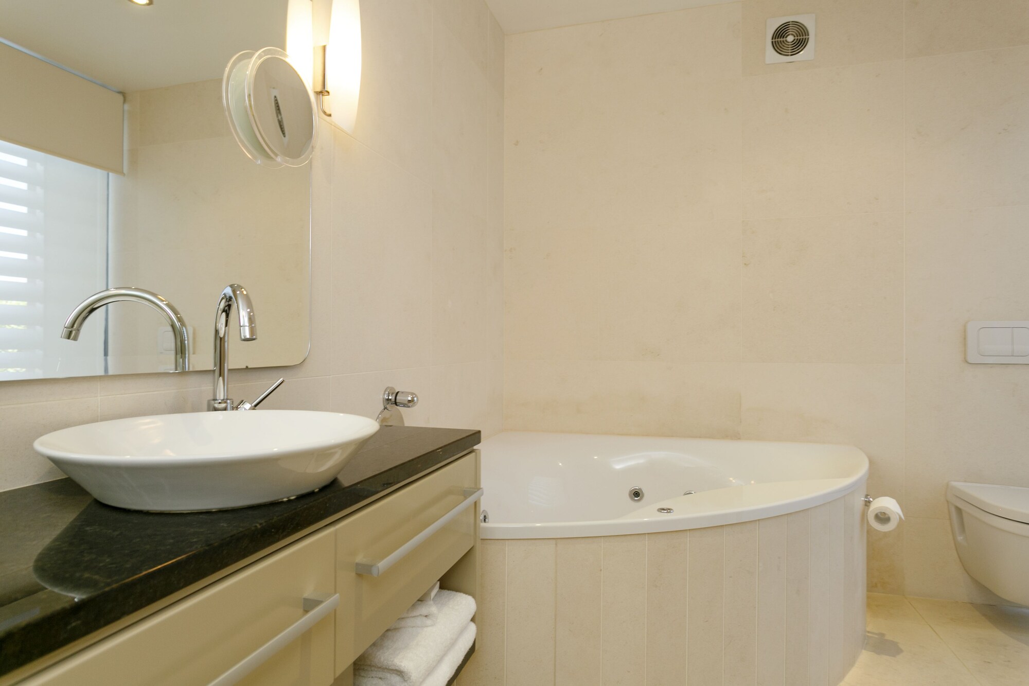 2 Bedrooms, Luxury, Apartment, 2 King Beds, Lake Side, Lake View, Sofa، The Reef Resort 5/9
