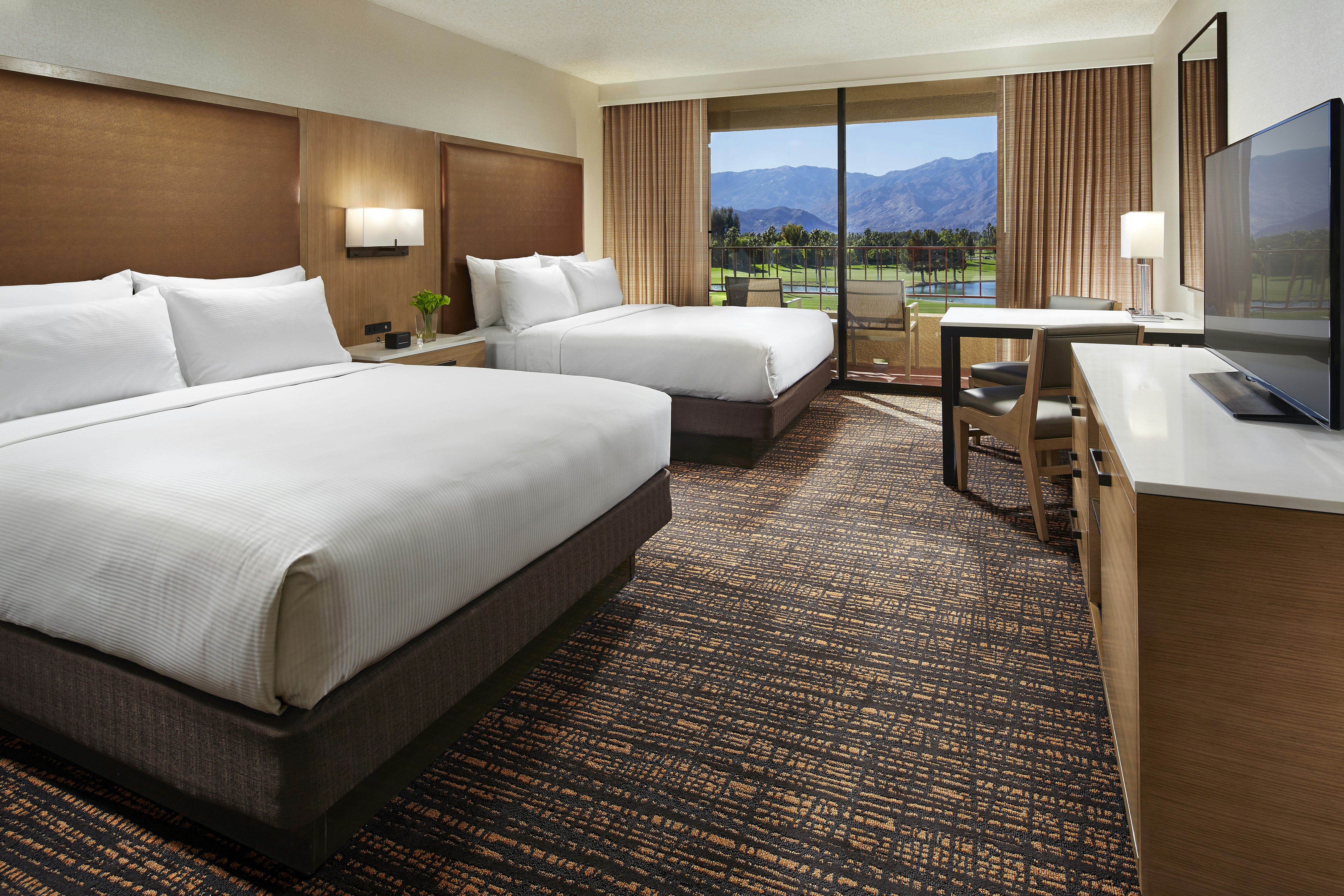 Room, 2 Queen Beds, Pool or Mountain View