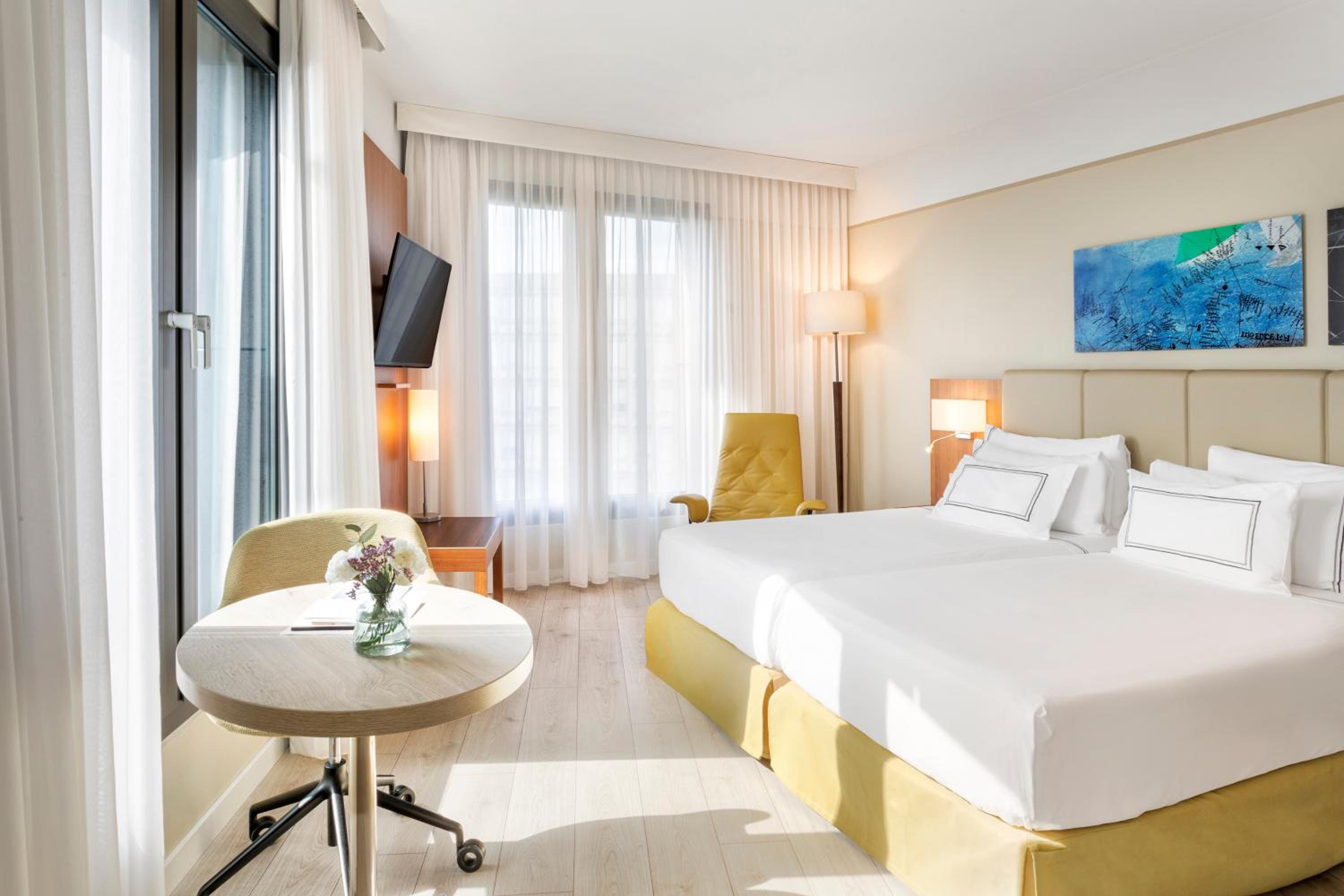 Grand, the Level, Suite, King Bed, Executive Lounge Access