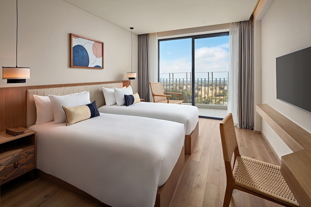 SUPERIOR, TWIN BEDS, PARTIAL OCEAN VIEW