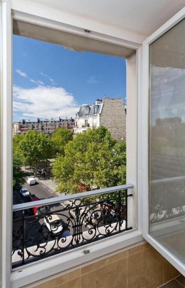Hipotel Belgrand Edith Piaf 30/50