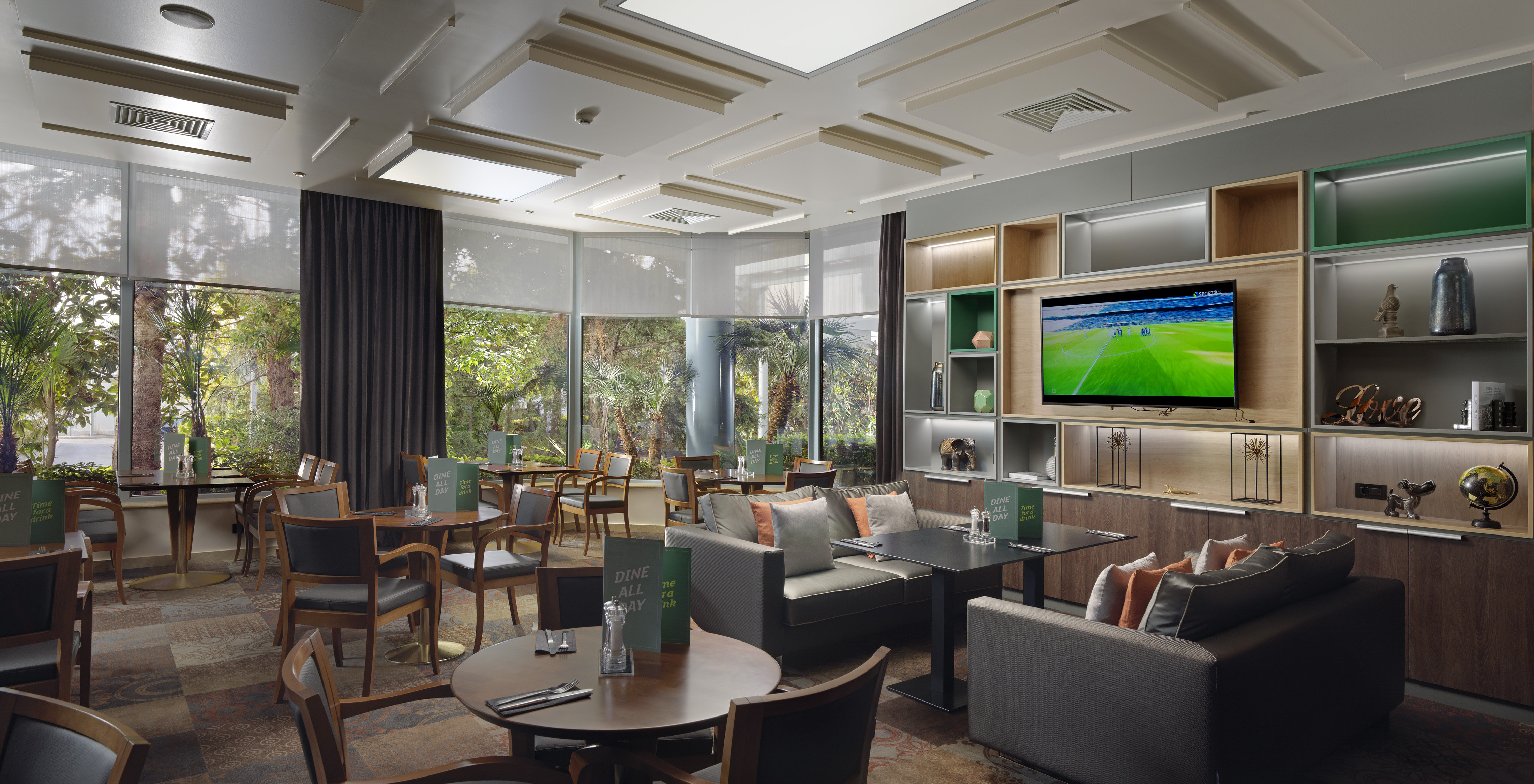 Holiday Inn Athens Airport 33/66