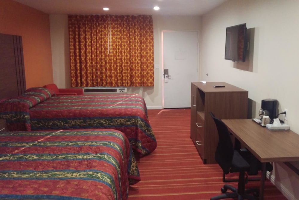 Days Inn By Wyndham Hemet 14/18