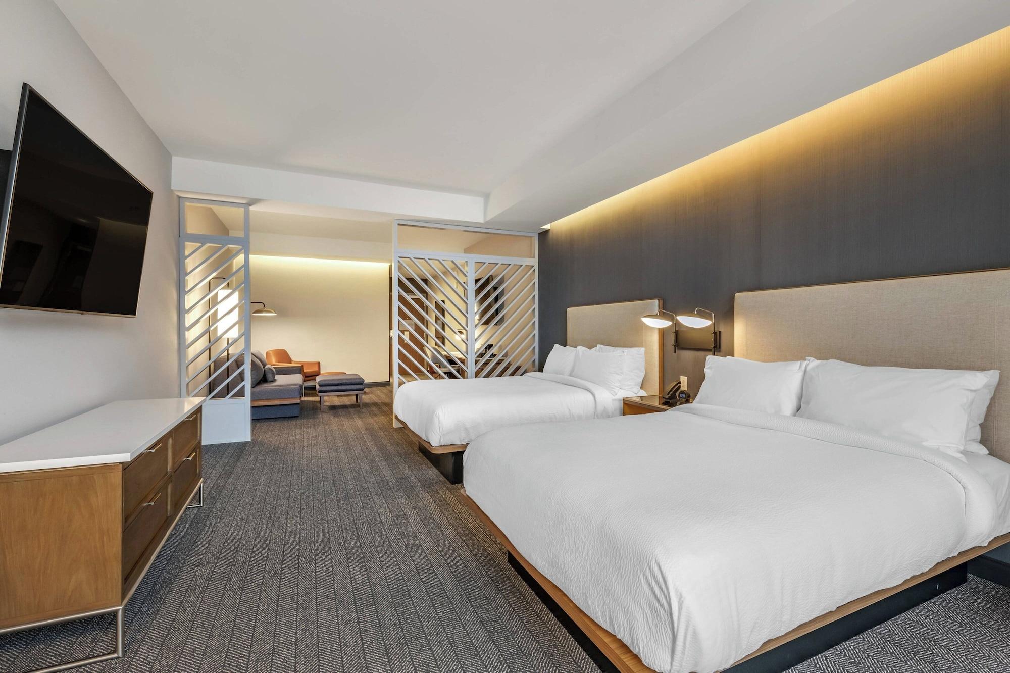 suite, multiple beds