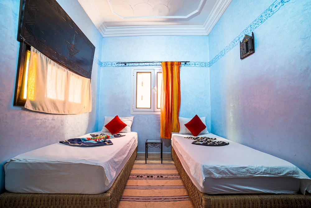 ROOM, TWIN BEDS