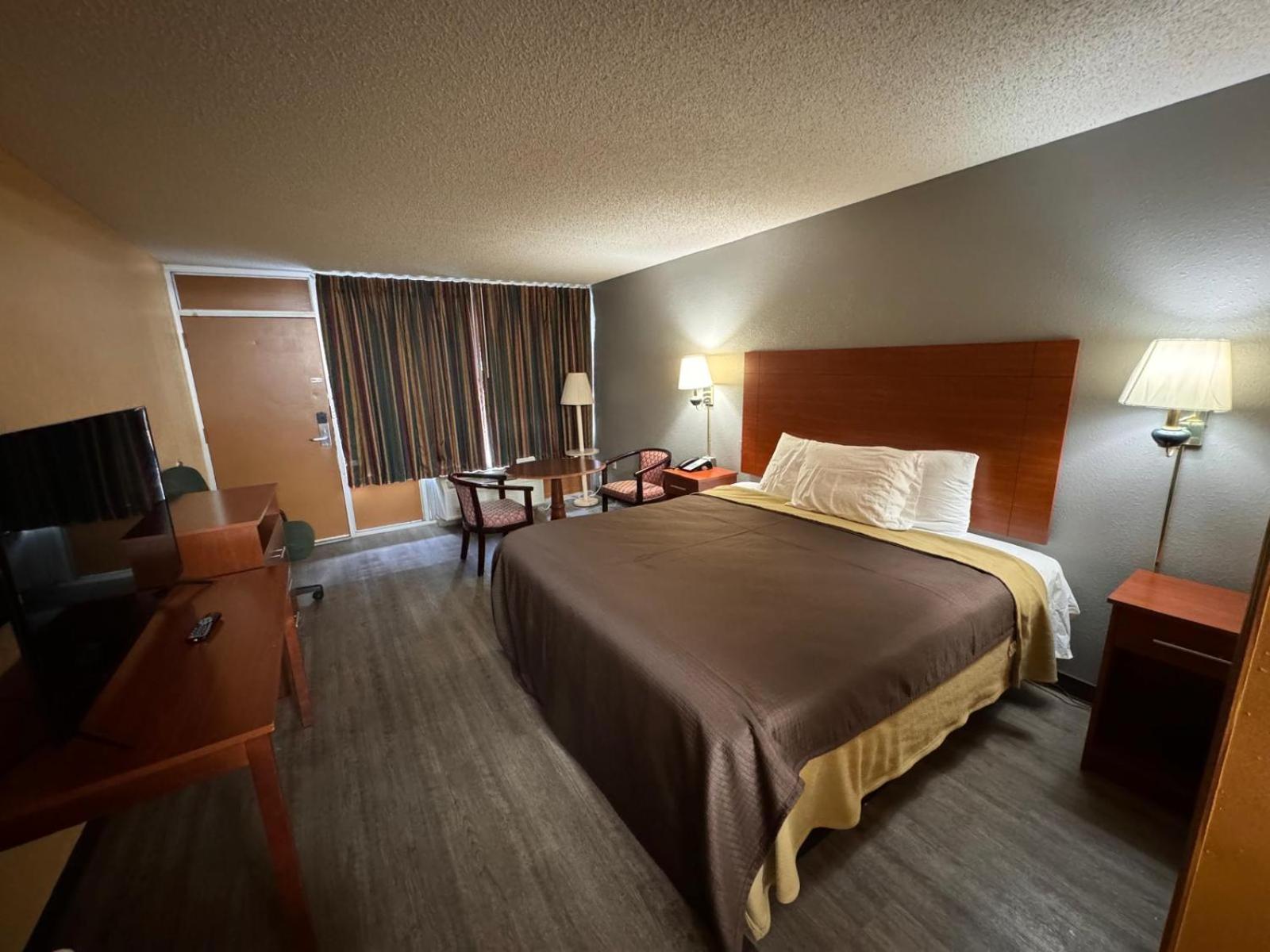 College Inn Spartanburg 6/33
