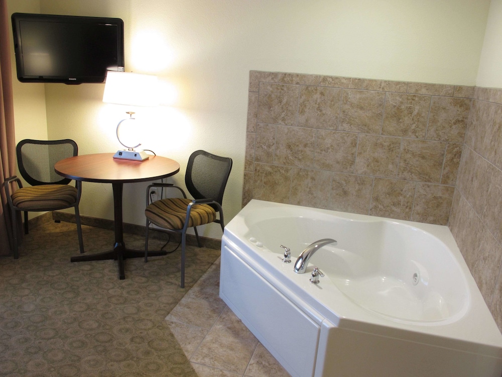 La Quinta Inn & Suites by Wyndham Bismarck 21/62