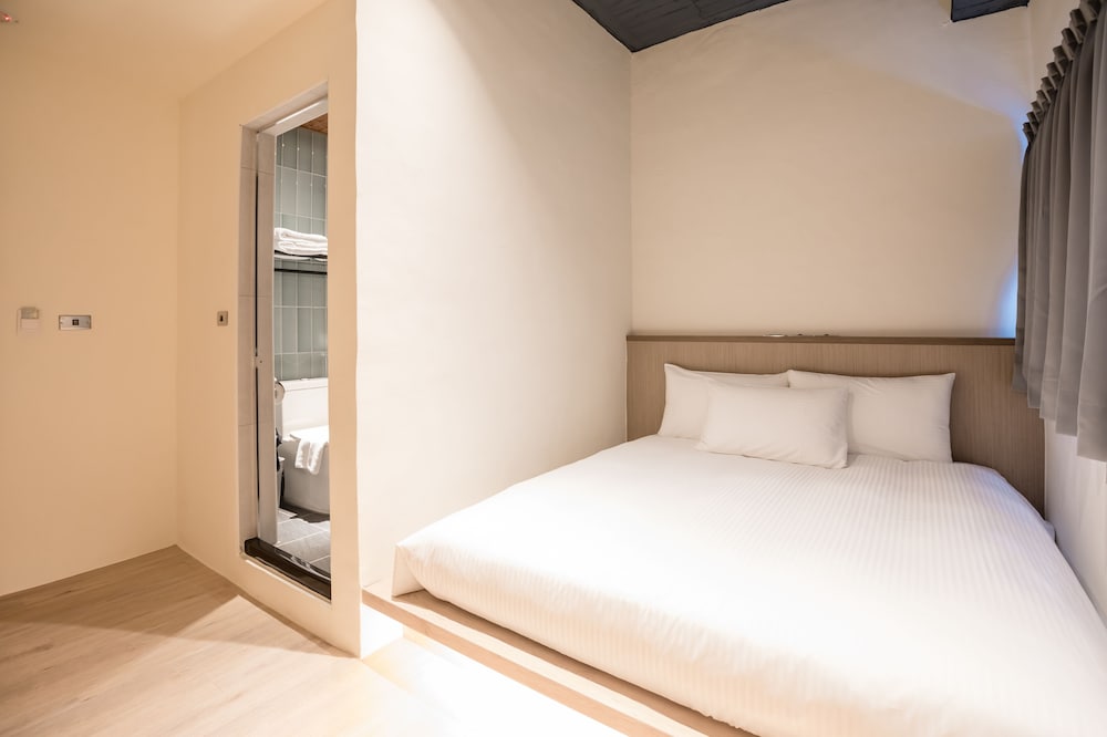 Basic, Double Bed