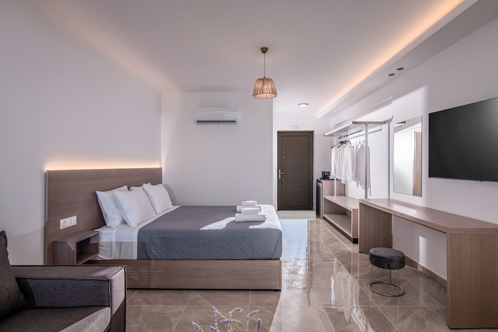 Ebenus Suites (Adults Only) by Checkin 10/41