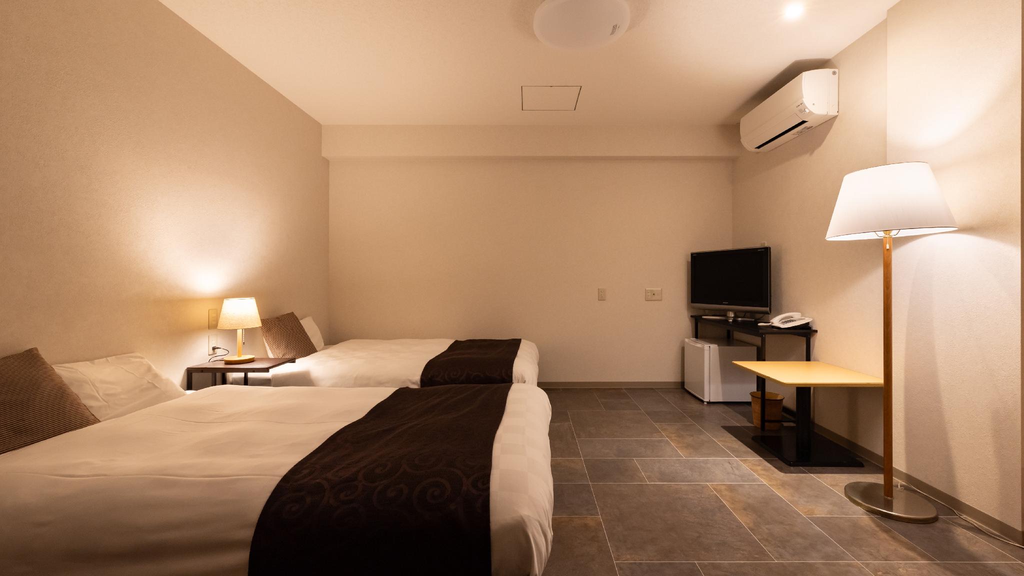 Standard, Twin Beds, Mountain View