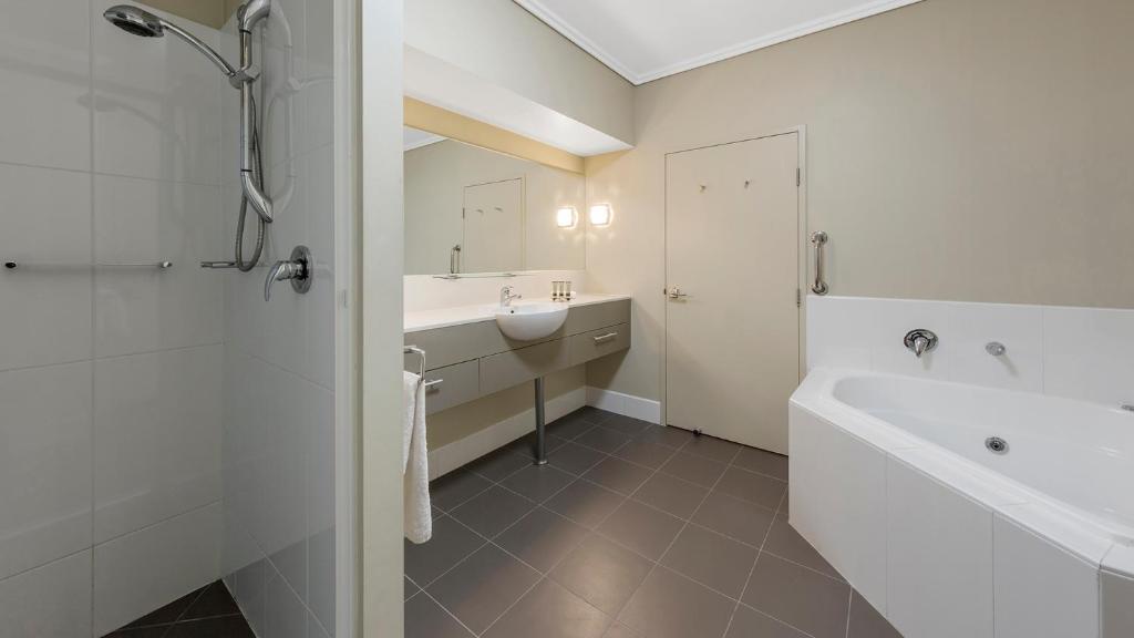 غرفة بإطلالة على البحر بـ3 غرف نوم، Oaks Hervey Bay Resort and Spa 4/6