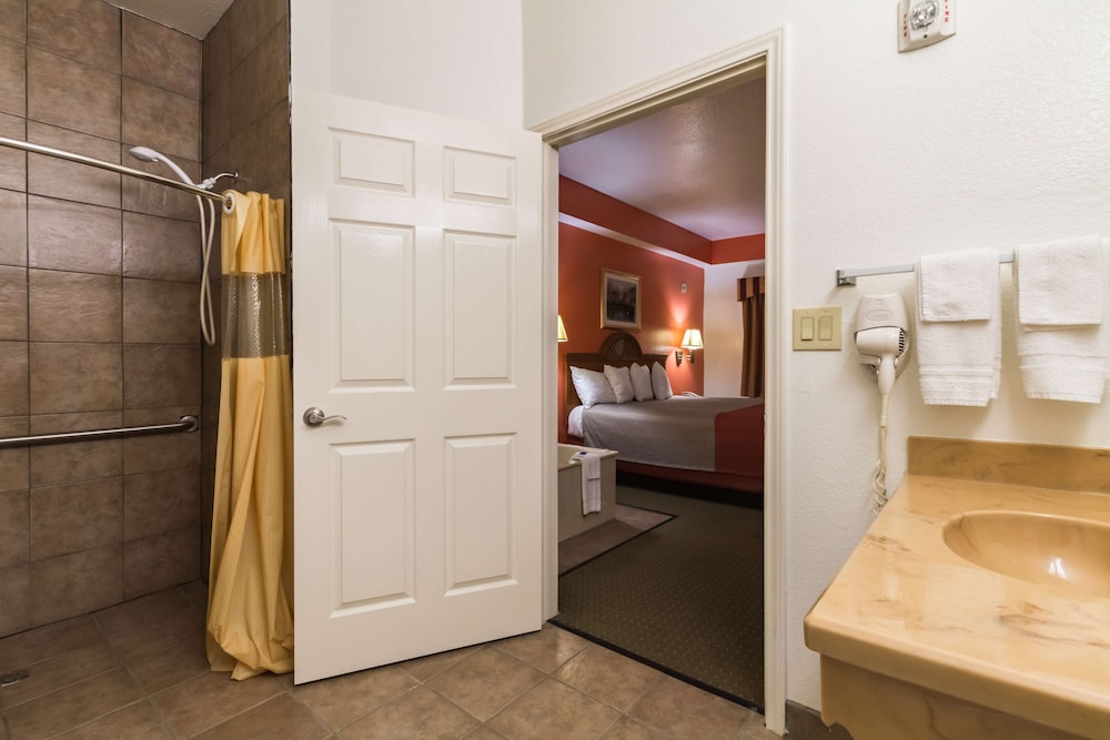 Motel6 Alvarado, TX 6/33