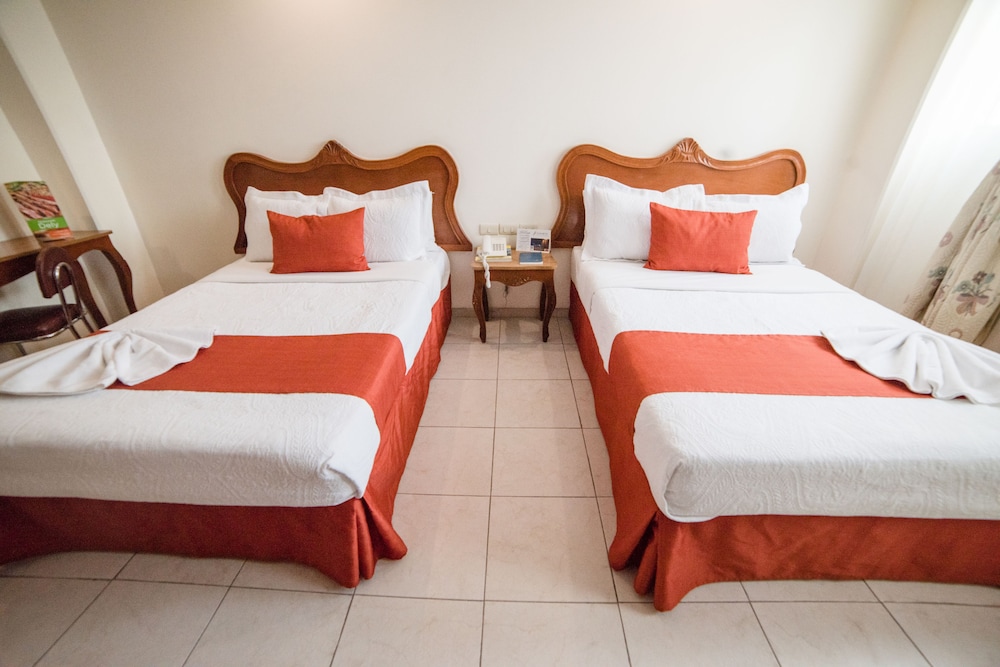 Elizabeth Central Hotel 13/34