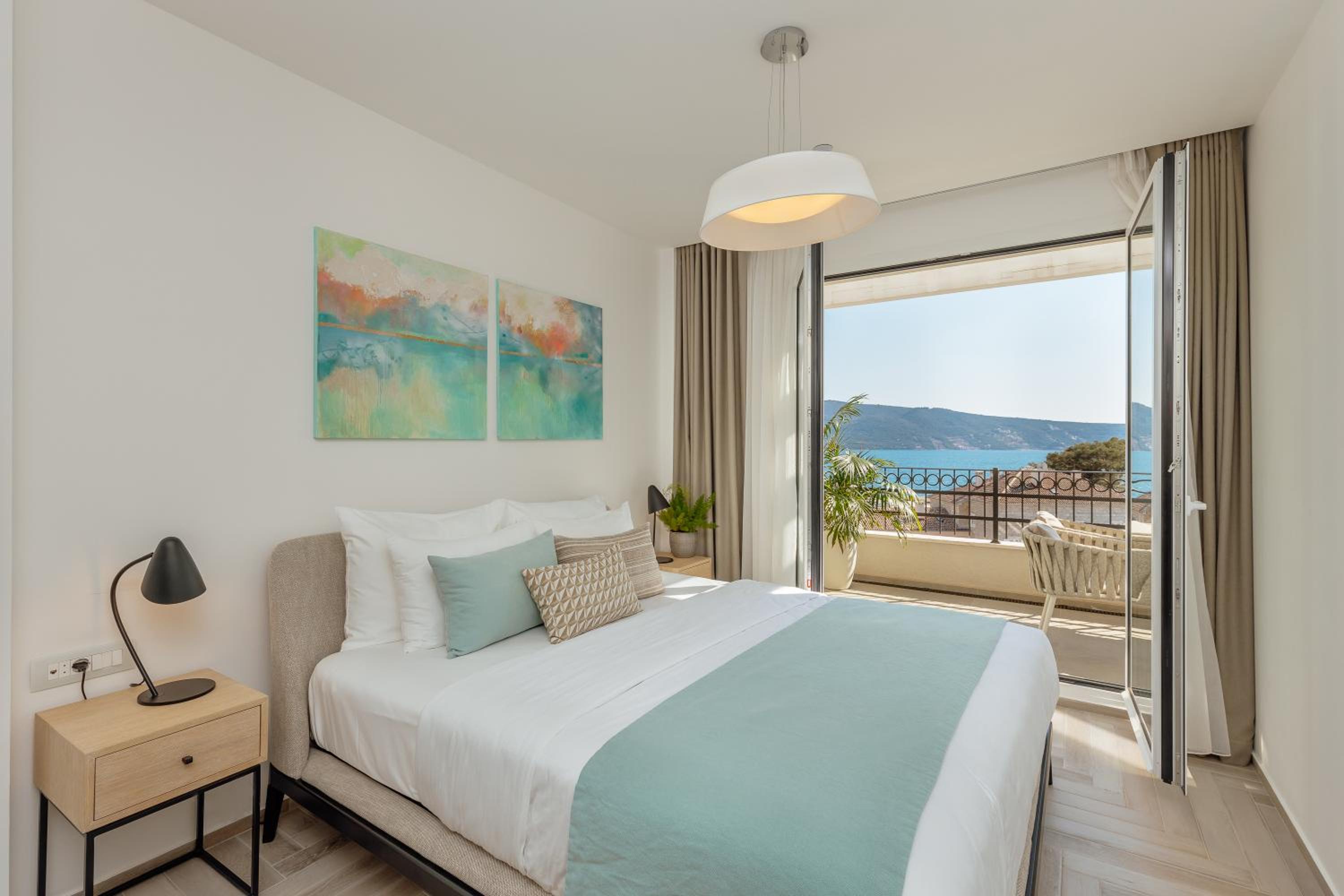 1 Bedroom, Apartment, King Bed, Sea View, Resident Building