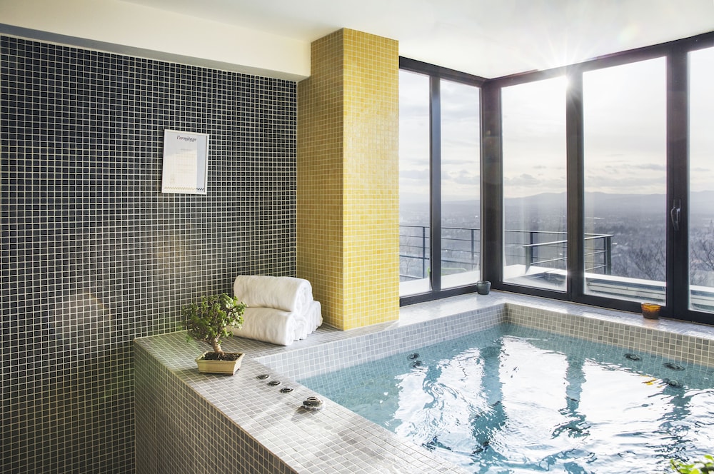swimming pool spa
