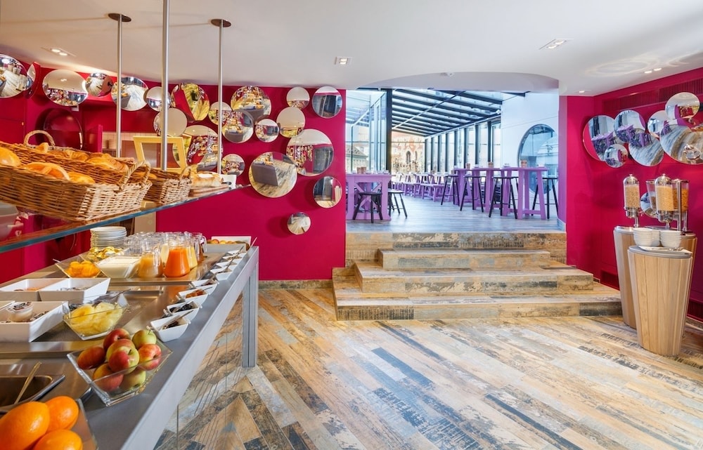 Hotel Swiss Wine by Fassbind 38/49