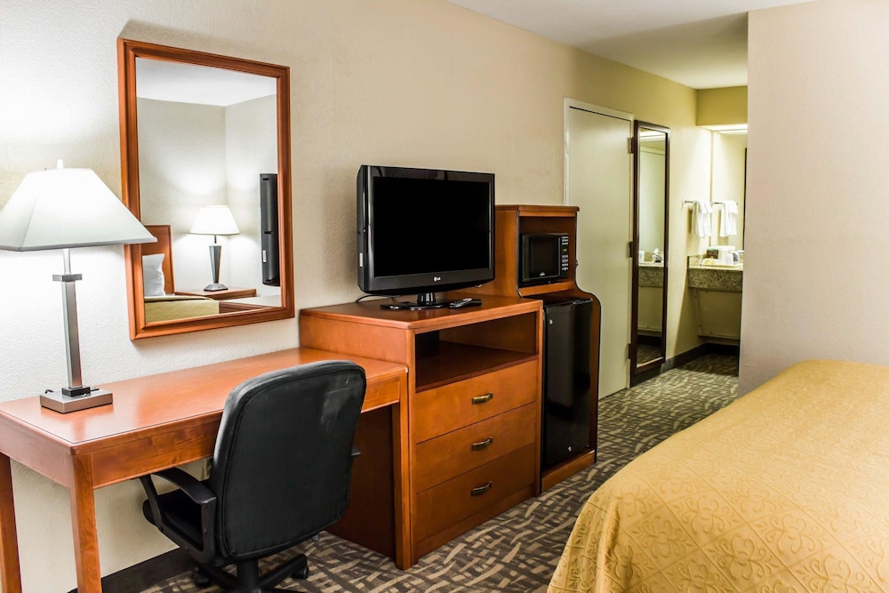 Quality Inn Kinston Hwy 70 32/33