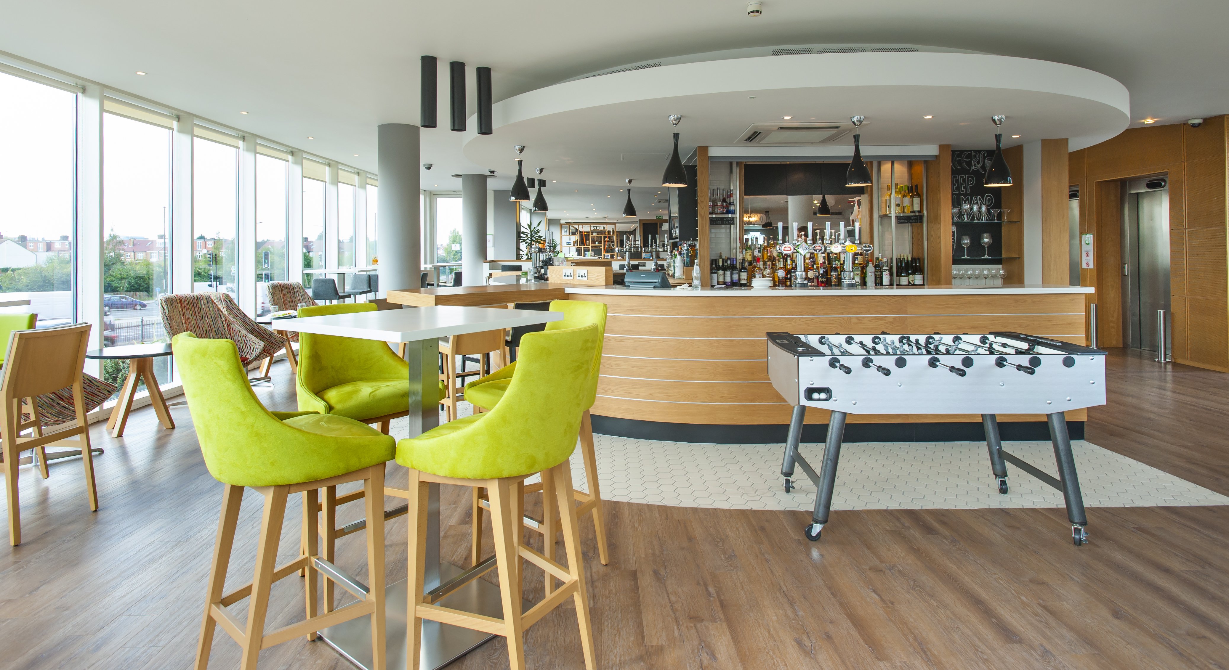 Holiday Inn London West 46/75