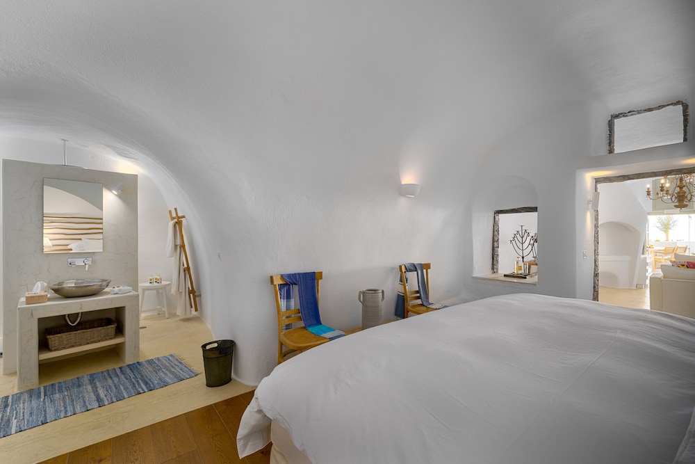 Suite, King Bed, Sea View, Outdoor Jetted Tub