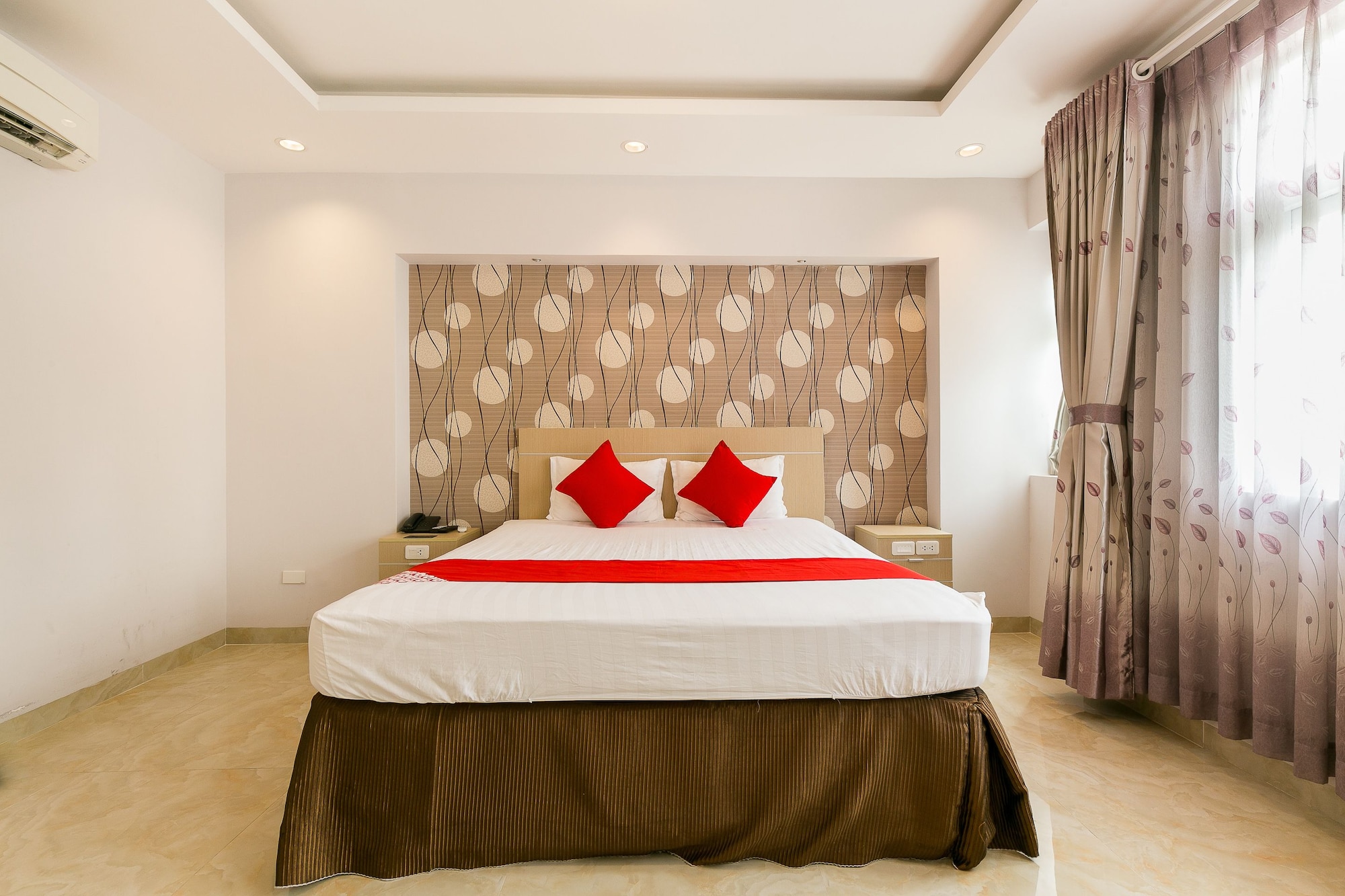 DELUXE, SUITE
