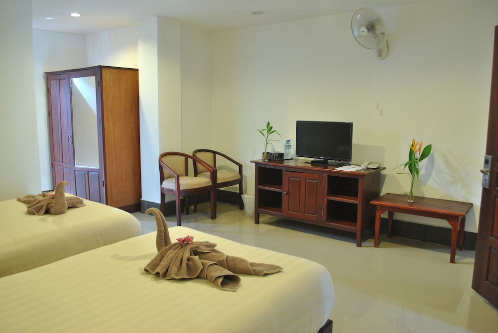Silver Naga Hotel 32/58